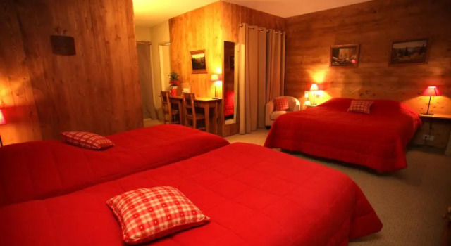 Четырёхместный номер Standard Hôtel Restaurant La Ferme
