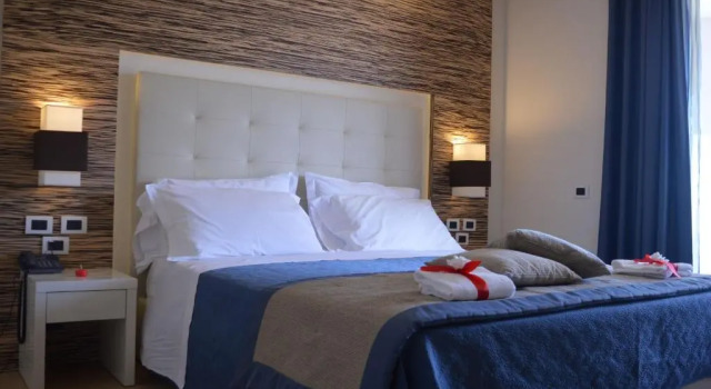 Полулюкс с балконом Prince Franklyn Hotel
