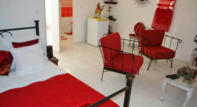 Studio In Deshaies With Wonderful Sea View Shared Pool Enclosed Garden 2 Km From The Beach, Prenota Appartamento Hotel a Basse-Terre con piscina, Piscina
