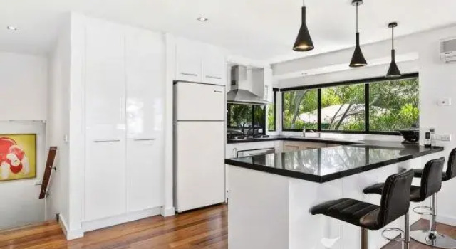 Bright Ocean View House 3B5B double garage, Varaa Hotelli Lorne 