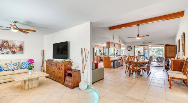 4 Mi to Beach: Coastal Cape Coral Home, Забронировать Дом для отпуска Виллы Кейп-Корал, Вилла