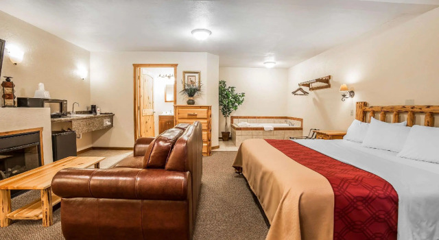 Четырёхместный номер Standard Econo Lodge Inn & Suites Kalispell - Glacier National Park Gateway