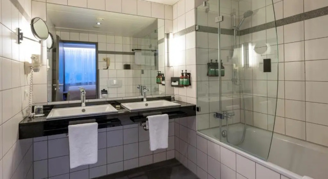 Четырёхместный номер Premium voco Dusseldorf Seestern by IHG