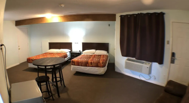 Двухместная студия с видом на горы Tower 64 Motel & RV