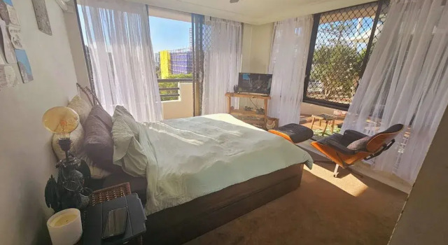 Bask in Beach Luxury!, Забронировать Апартаменты/квартира Отели Голд-Кост с парковкой, рядом с Пляж Bilinga, Парковка