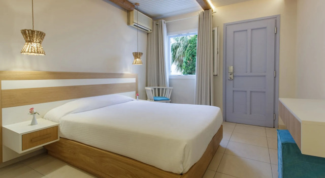 Двухместный номер с видом на бассейн Aeolos Resort