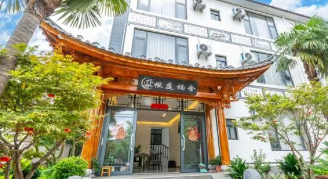 Qiuting Nanshe Homestay, Prenota Hotel Hotel a Yunnan con parcheggio, Parcheggio