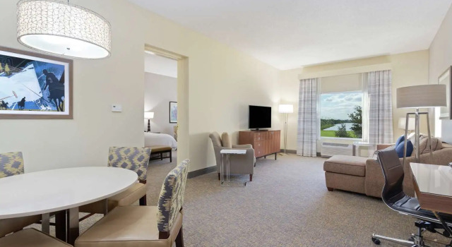 Люкс с видом на озеро Hampton Inn & Suites Wellington