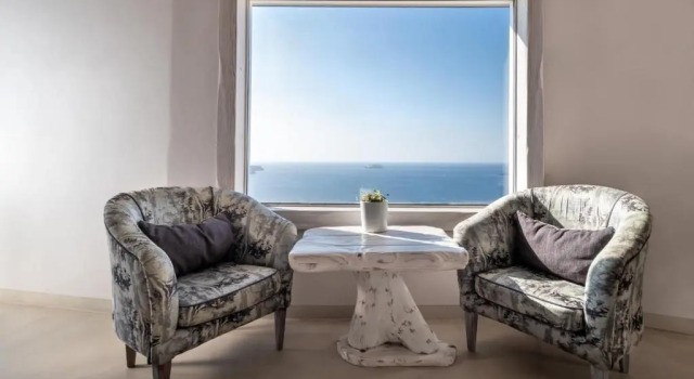 Люкс Private Pool - джакузи в номере Athermi Suites