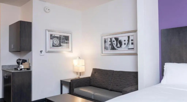 Четырёхместный люкс Holiday Inn Express & Suites Columbus - Polaris, an IHG Hotel