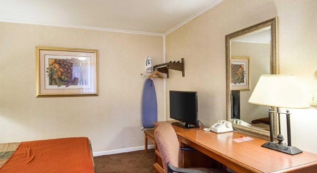 Двухместный номер Standard Econo Lodge Inn & Suites
