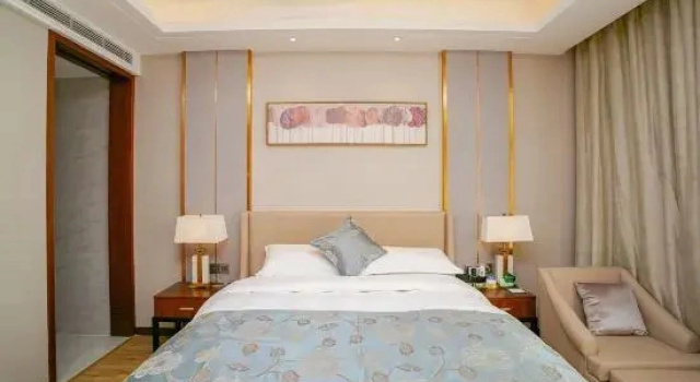 Двухместный люкс Business с видом на озеро Huatian Hotel