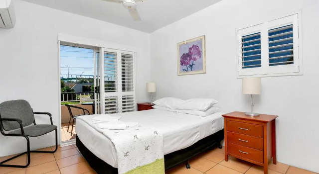 Апартаменты Cairns Reef Apartments & Motel