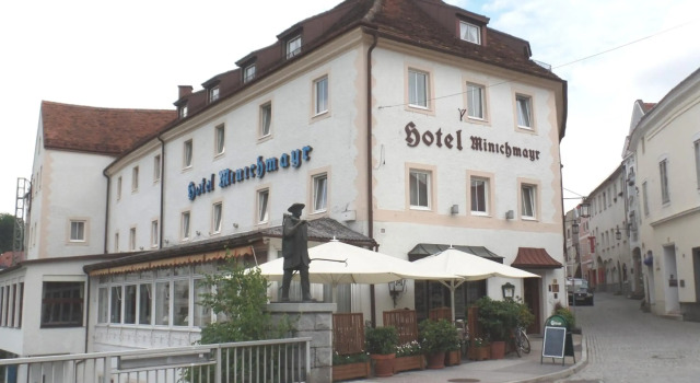 Hotel-Restaurant Minichmayr, Book Hotel Steyr 