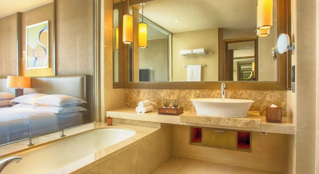 Двухместный номер Deluxe с балконом и с видом на сад Sheraton Huizhou Bailuhu