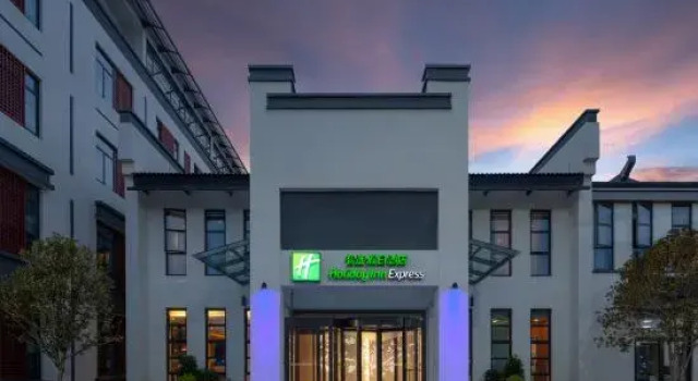 Holiday Inn Express PINGHU by IHG, Book Hotel 4-stjernede hoteller i Pinghu, 4*