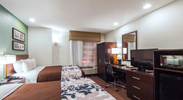 Четырёхместный номер Standard Sleep Inn & Suites Edmond near University