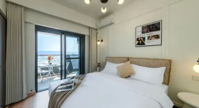 Люкс с 4 комнатами с балконом и с видом на реку Yanyu High-end Designer Homestay