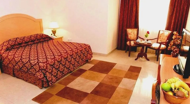 Junior-Suite Safeer Hotel Suites