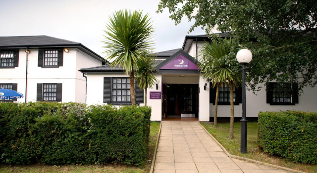 Premier Inn Cobham, 预订 酒店 科巴姆 萨里