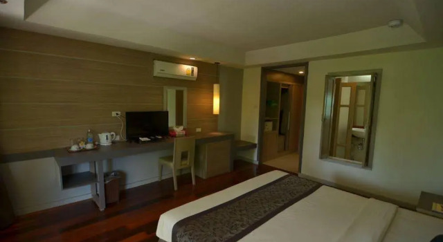Lanta Long Beach Resort