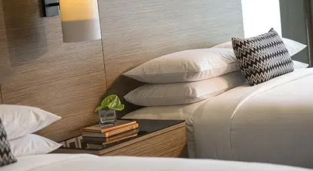 Номер Standard с видом на залив Renaissance Johor Bahru Hotel