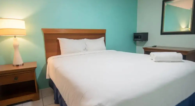 Relaxing Central Bright Shared Pool Garden, Varaa Hotelli Noord Aruba