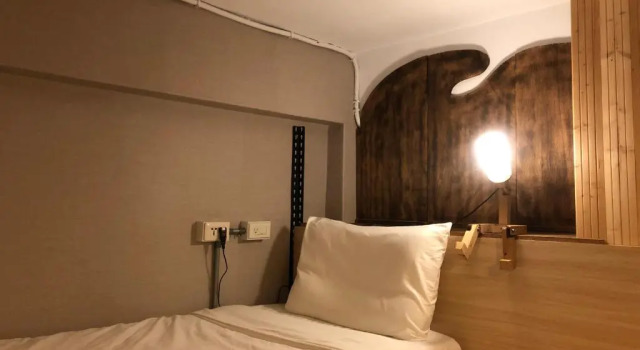 Кровать в общем номере Hostel of Rising SUN