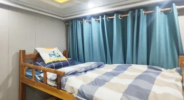 Кровать в общем номере (мужской номер) Yasi Themed Hostel