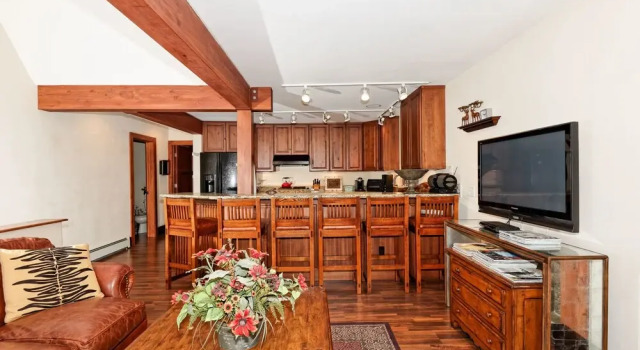 Wonderful 2BR 1,5BA at the base of Aspen Mountain, Забронировать Отель Аспен Горнолыжный курорт Аспен-Сноумас, рядом с Little Nell