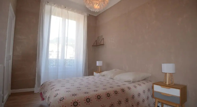 Cosy apartment 4 persons near Train Station Nice Riquier