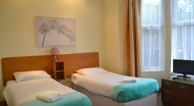 Hotel 65