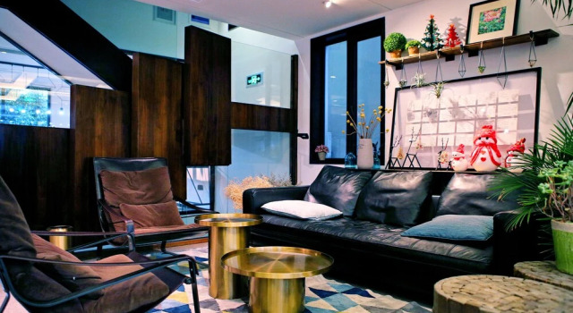Hangzhou Backlighting Inn