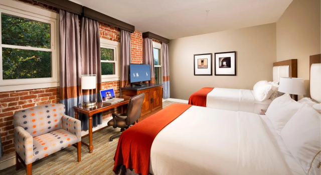 Четырёхместный номер Standard Hotel Virginia Santa Barbara, Tapestry Collection by Hilton