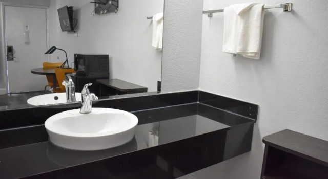 Четырёхместный номер Standard Motel 6 Columbus OH - OSU North