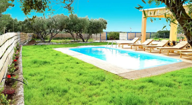 White Lake Holiday House, Book Villa Chrysoskalitissa Greece