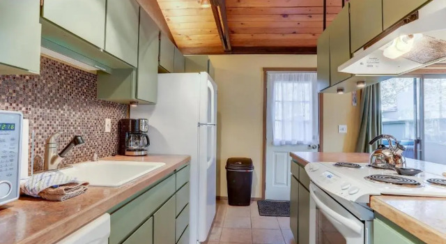 Коттедж 7 Grizzly-AC-Hot Tub-2BR/2BA