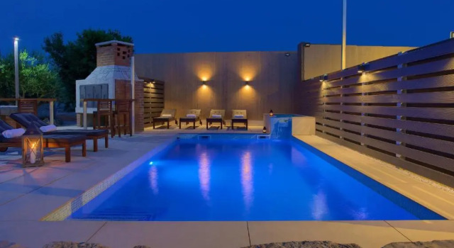 Villa Dora, Prenota Villa Hotel a Isole Quarnerine con piscina, Piscina