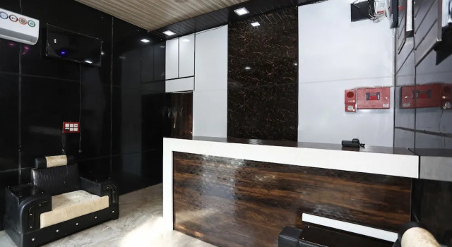 Glorify Stay2 by OYO Rooms, Забронировать Отель Матхура 