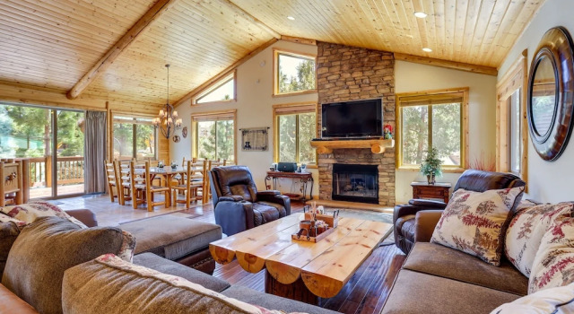 Elegant Big Bear Cabin Half Mi to Big Bear Lake!, Rezerwuj Dom wakacyjny Big Bear Lake Stany Zjednoczone