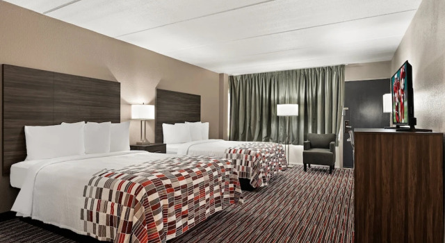 Четырёхместный номер Deluxe Red Roof Inn Reading