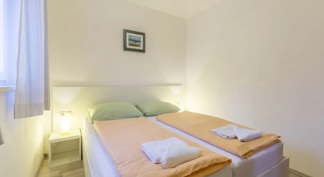 A2 - Spacious apt With the sea View & use of Pool, Varaa Huoneisto Hotellit Strožanac pysäköinnillä, Pysäköinti