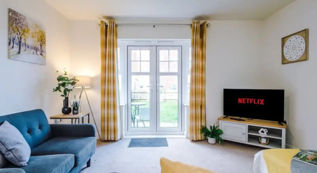 Spacious Home Ideal for Professionals Sleeps 8, Book Lejlighed Crewe 