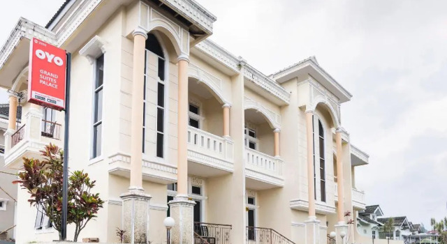 OYO 2997 Grand Suites Palace 2