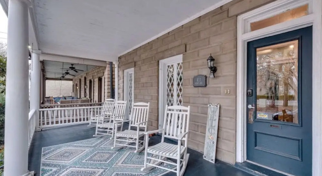 Comfortable Escape 2BR Historic Downtown, Забронировать Отель Бизнес-отели Саванны, рядом с Музей африканского искусства в городе Саванна, 4* 5*