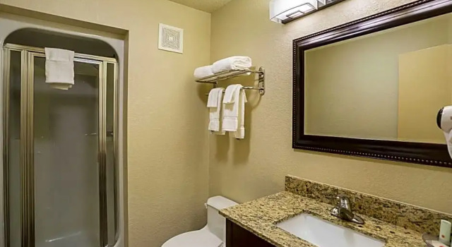Номер Standard Clarion Inn & Suites Evansville Eastland Area