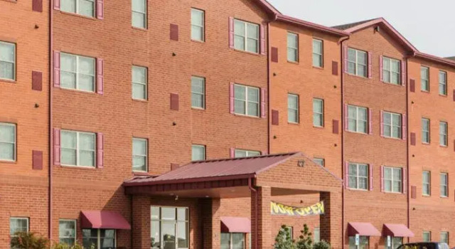 La Quinta by Wyndham OFallon, IL - St. Louis, Забронировать Отель Отели О'Фаллон с бассейном, рядом с Семейный парк спорта в городе О'Фаллон, Бассейн