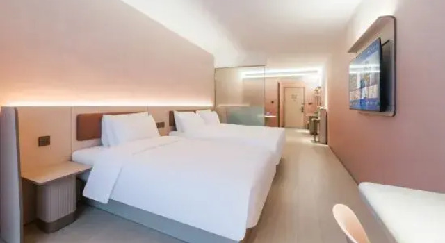 Люкс HanTing Hotel (Qingdao Jinshatan Wuyue Square)