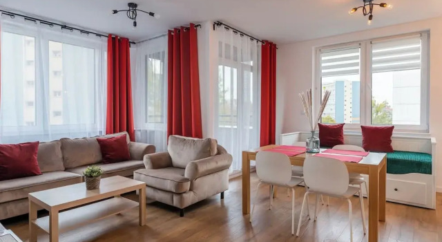Семейные апартаменты с балконом Pure Home Premium Apartments - Parking Free