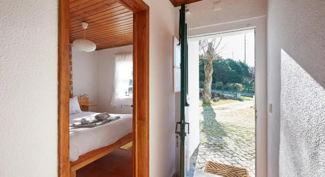 Very Quiet Place, Book Hostel / Vandrerhjem Sintra 